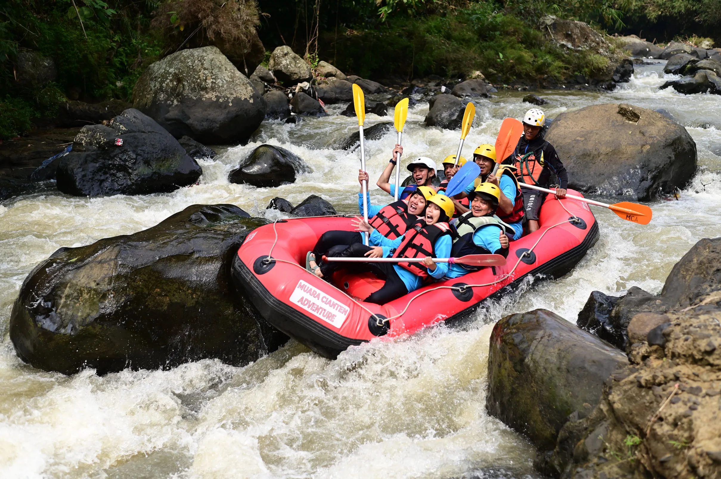 Rafting (Arung Jeram)