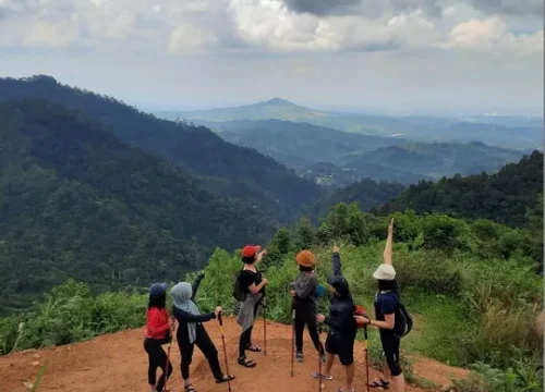 Sentul: Surga Tracking dengan Rute Paling Digemari