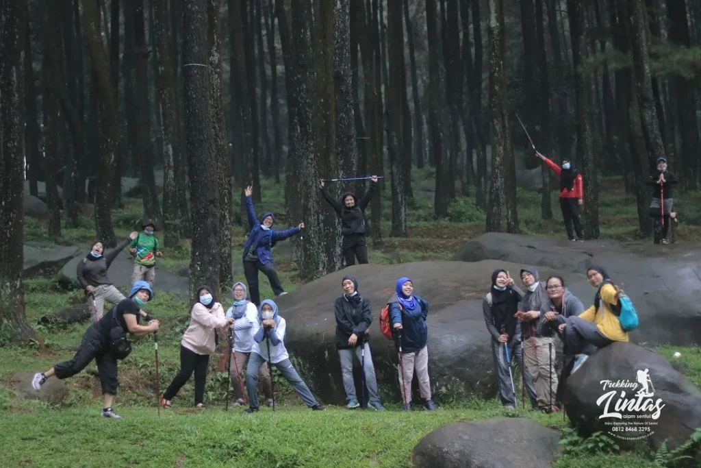 Trekking Kawah Merah Gunung Pancar – Murah, Fasilitas Lengkap