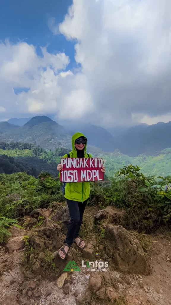 Trekking Puncak Kuta Curug Mariuk (2)