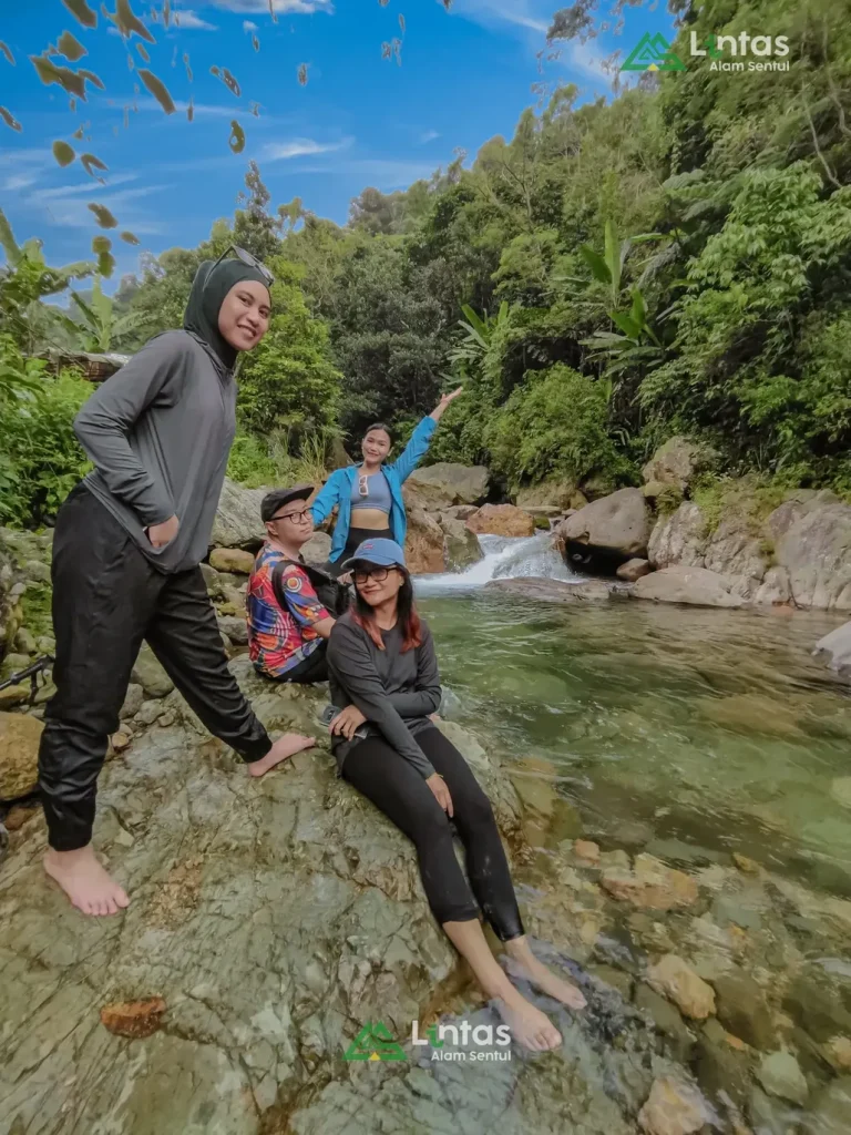 Sentul Hiking: Nikmati Pemandangan Alam Sentul sambil Berolahraga