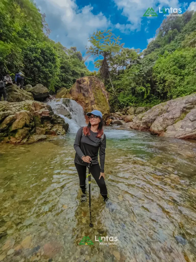 Tujuan Wisata Hiking dengan Jalur Paling Dicari di Bogor