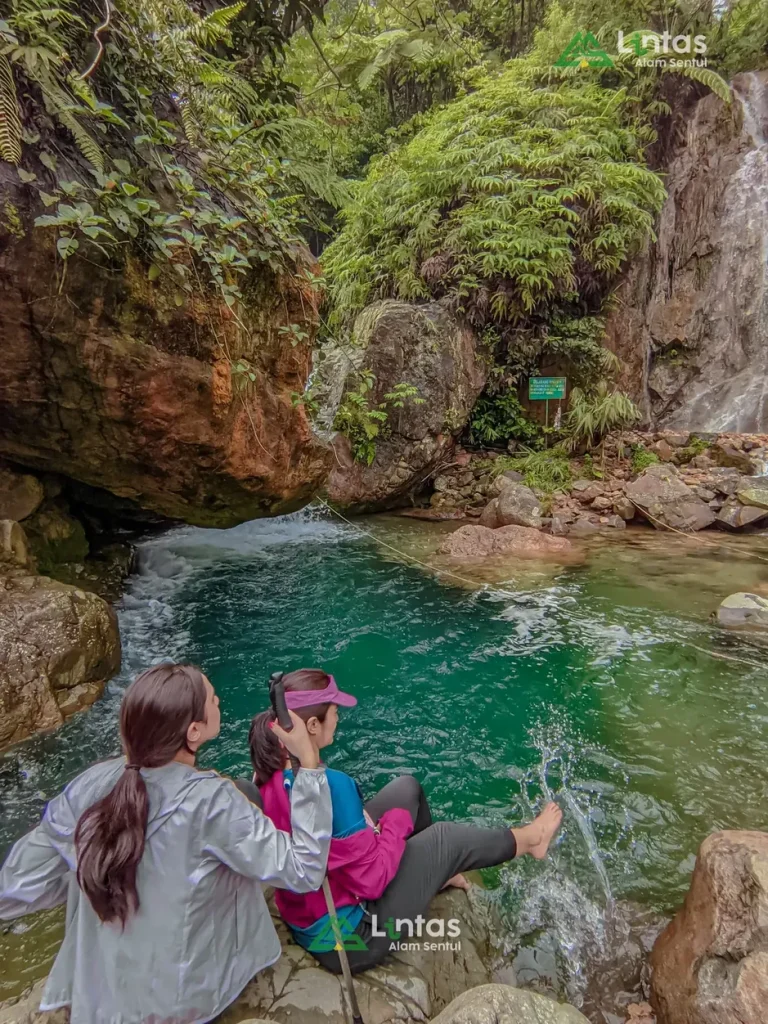 Dapatkan Rute Hiking Hidden Gem di Sentul