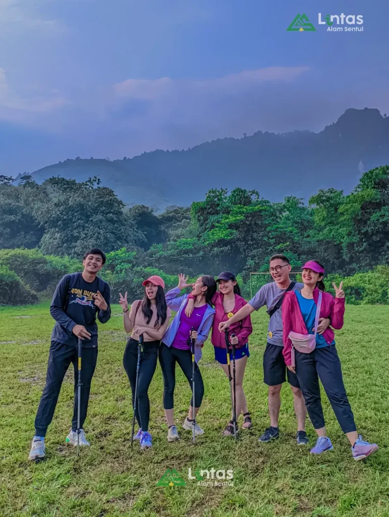 Tujuan Wisata tracking favorit di Sentul yang banyak diminati orang