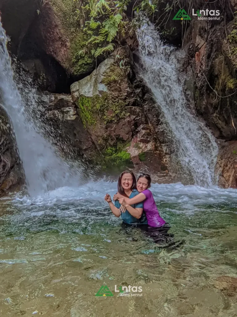 Untuk anak-anak, hiking Sentul menawarkan Rute tracking yang landai di Sentul