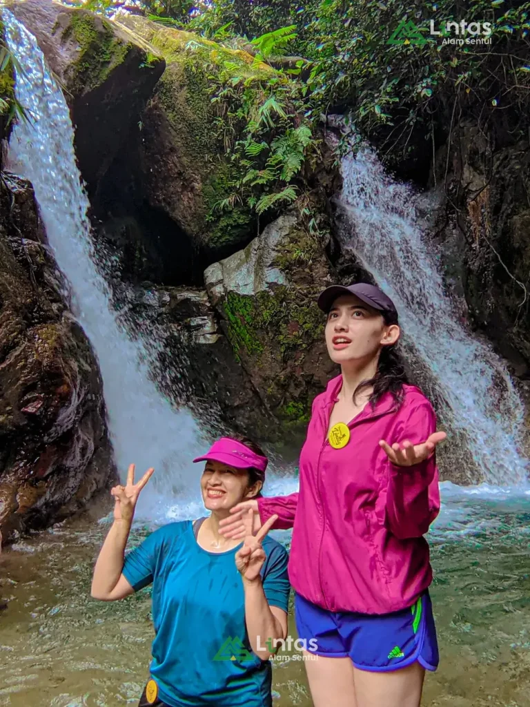 Wisata Hiking: Nikmati Panorama Alam Bogor sambil Berolahraga