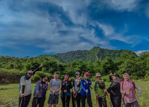 Destinasi Hiking dengan Rute yang Beragam