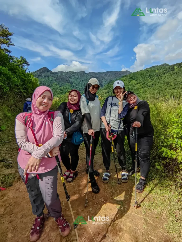 Trekking di Sentul dengan Tujuan Terpopuler