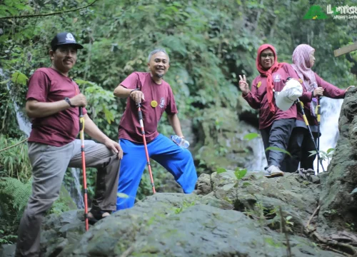 Petualangan Baru di Bogor: Trekking Murah dan Seru di Bogor