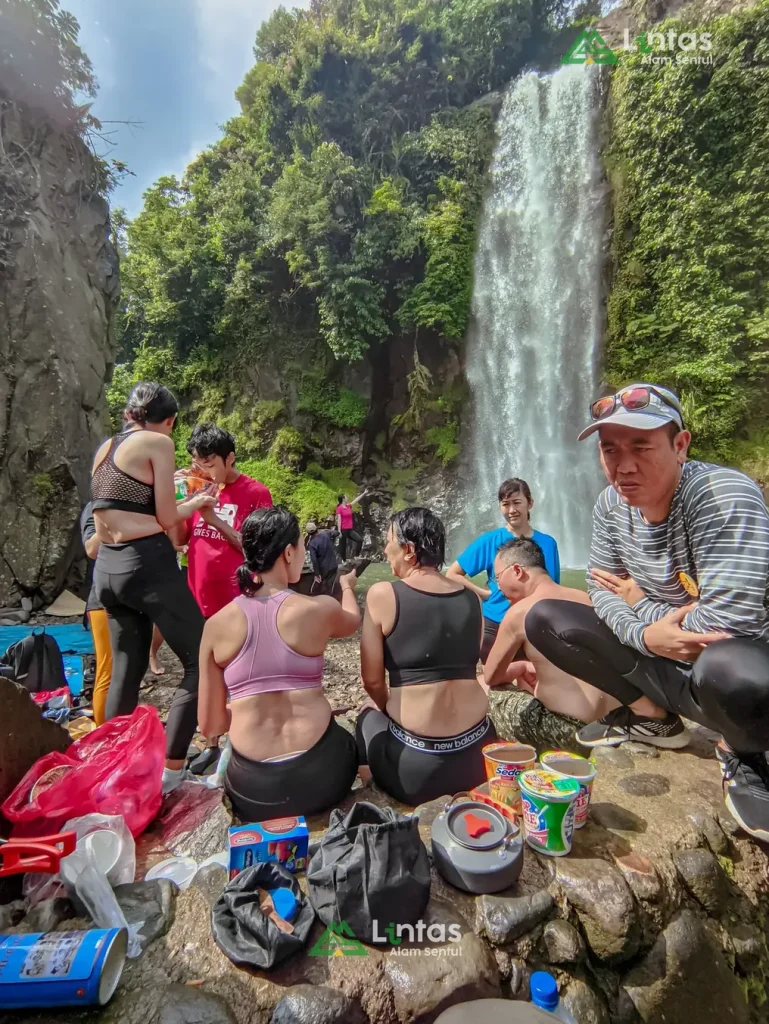 Paket Hiking Sentul merupakan petualangan alam yang mengasyikan dan terjangkau