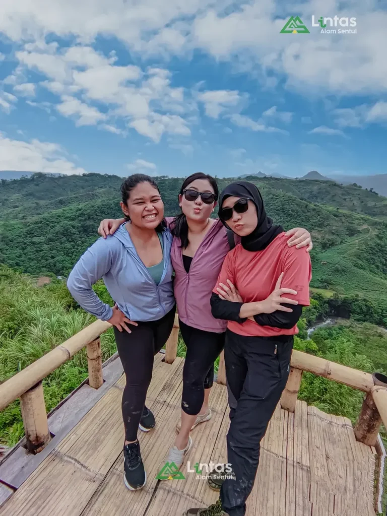 Explore Jalur Trekking yang Tak Terduga di Bogor