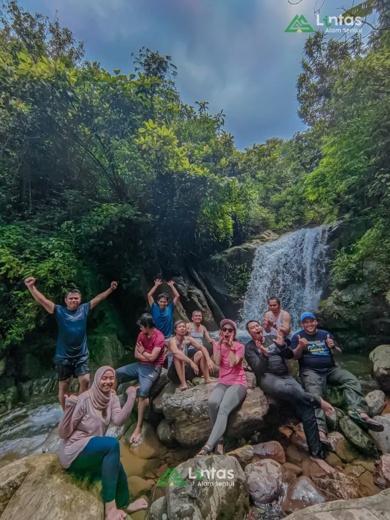 Destinasi Hiking Paling Dilirik di Sentul