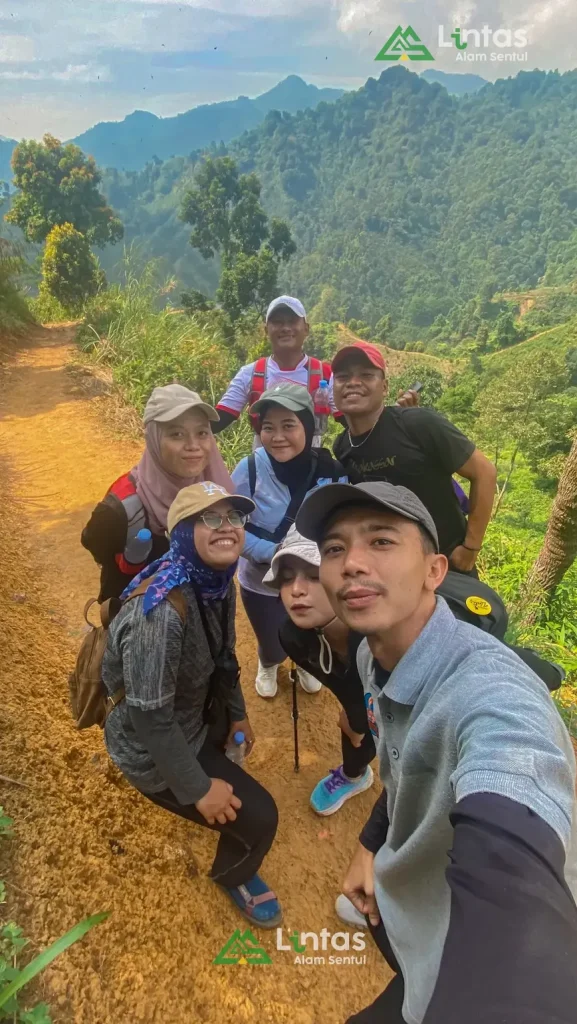 Destinasi Tracking dengan Jalur Paling Dicari di Sentul