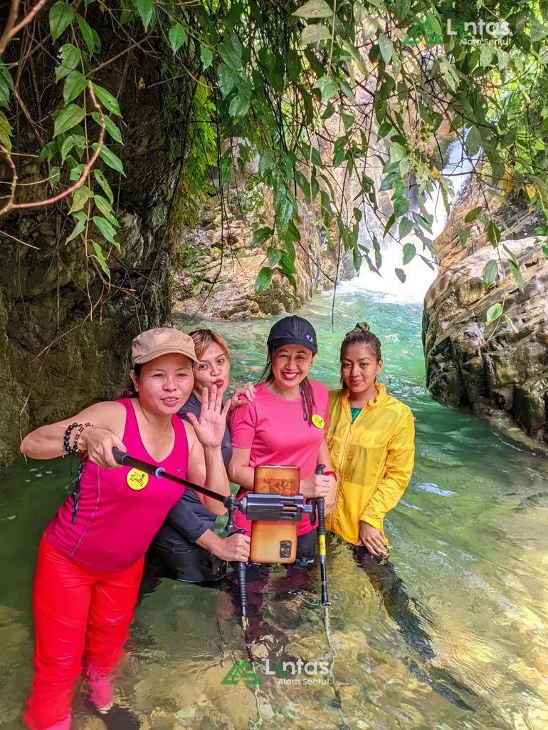 Wisata Tracking Sentul: Menyegarkan pikiran dan tubuh bugar