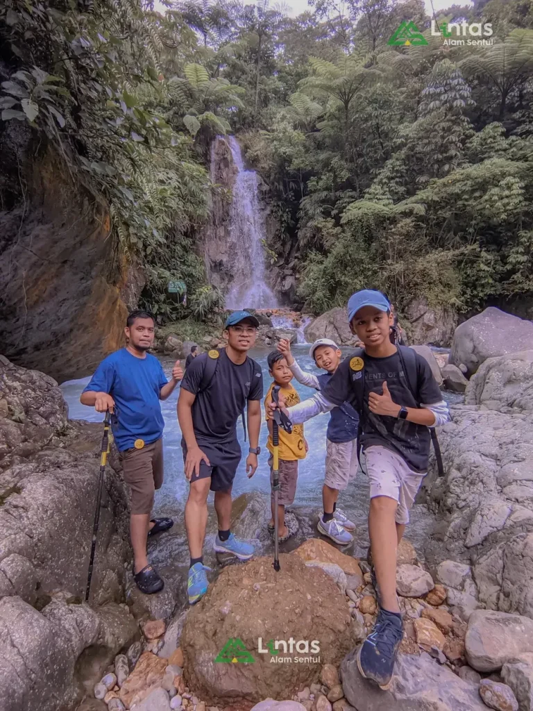 Lokasi Pendakian dengan Jalur yang Berbeda-beda