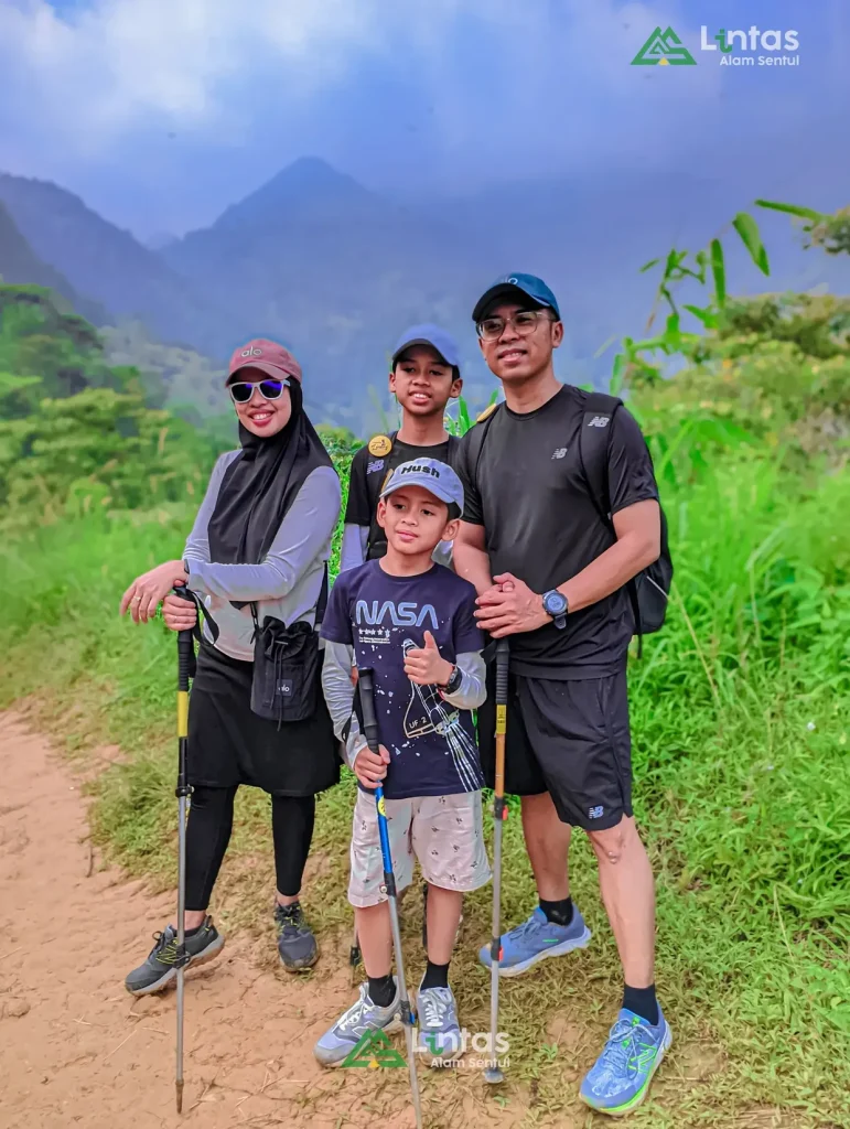 Bogor: Ajak Diri Anda dalam Petualangan Hiking yang Asyik